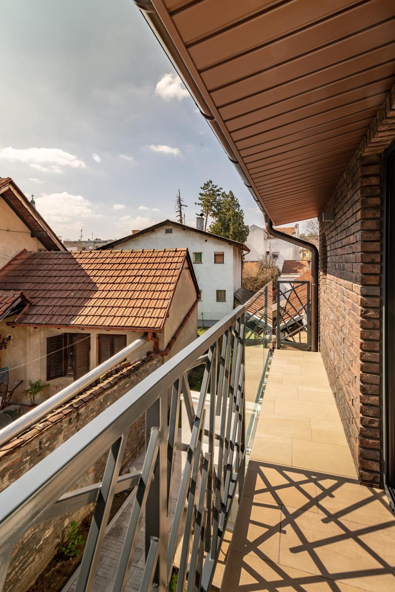 Central Point Valjevo Exterior photo